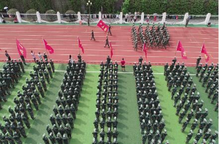 校園軍訓(xùn)-列方陣游行